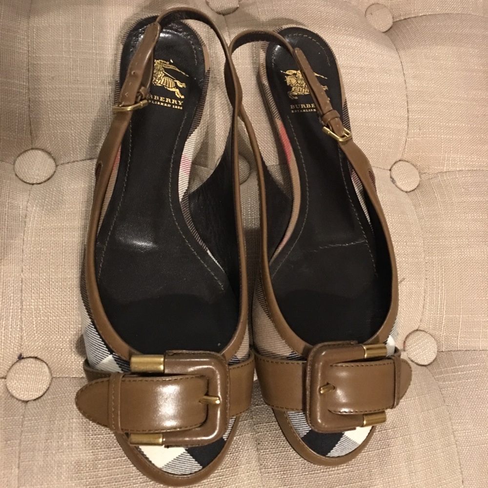 Burberry check flats size 40/9